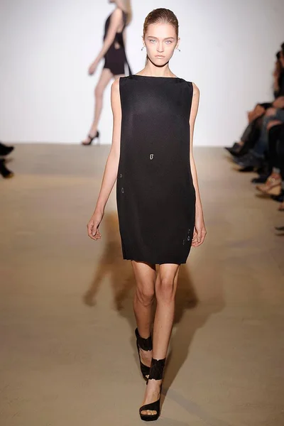 Look 16